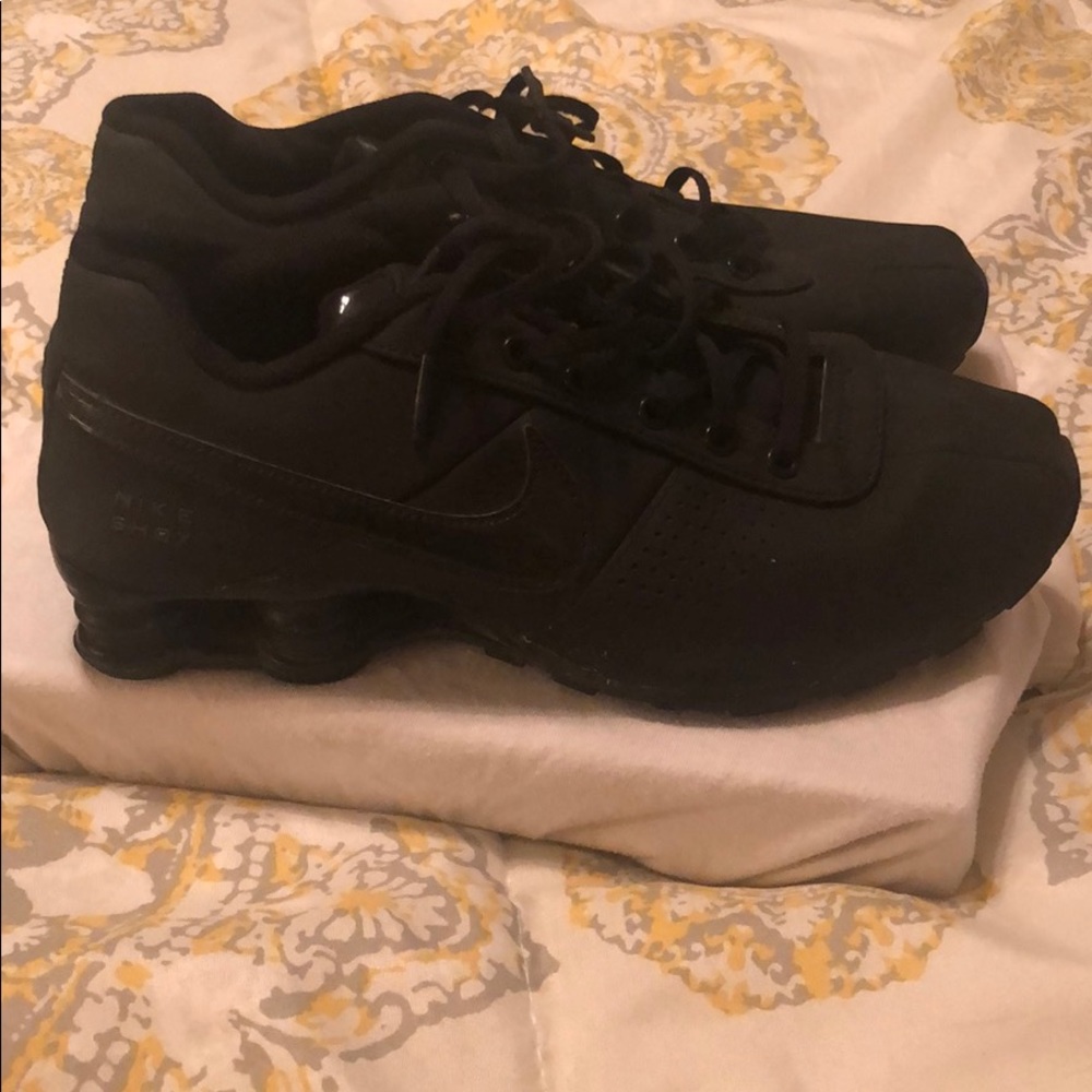 Black Nike Shox Size 8
